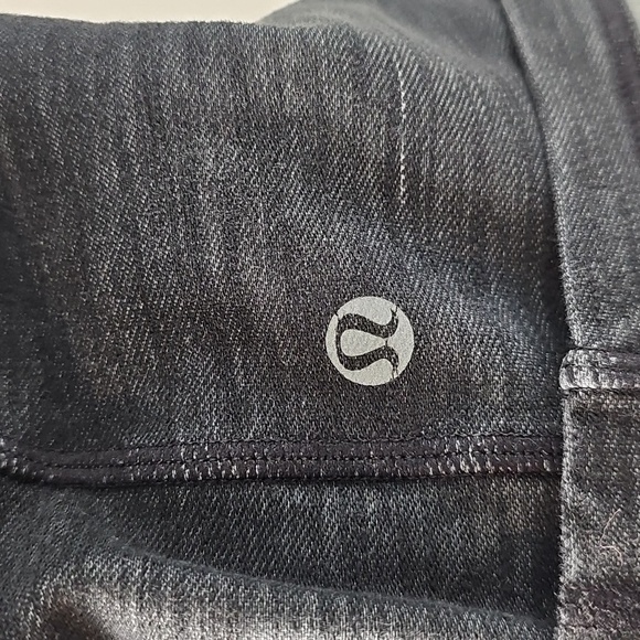 Lululemon Black/Gray Ride On active wear Crop leggings Sz 8 - Picture 2 of 4